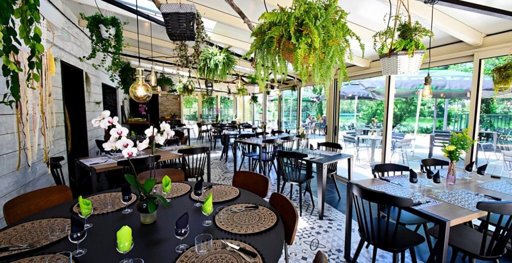 Intérieur restaurant Ardèche