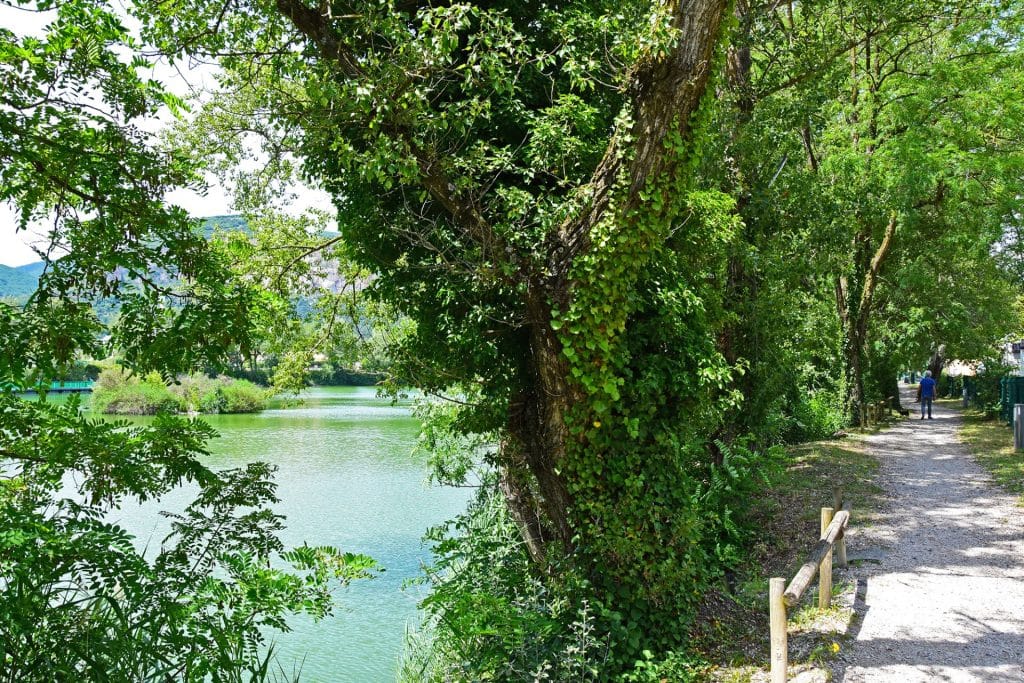 Campingplatz am Flussufer