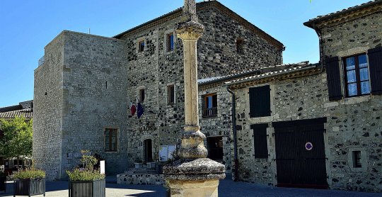 Saint-Vincent-de-Barrès center city