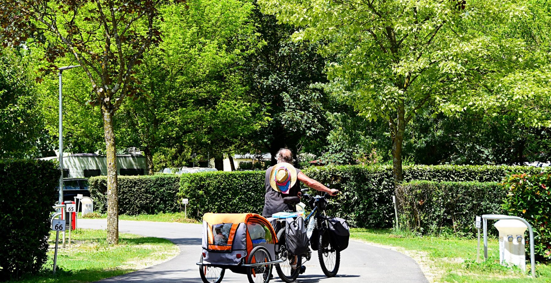 Cycliste camping Via Rhona