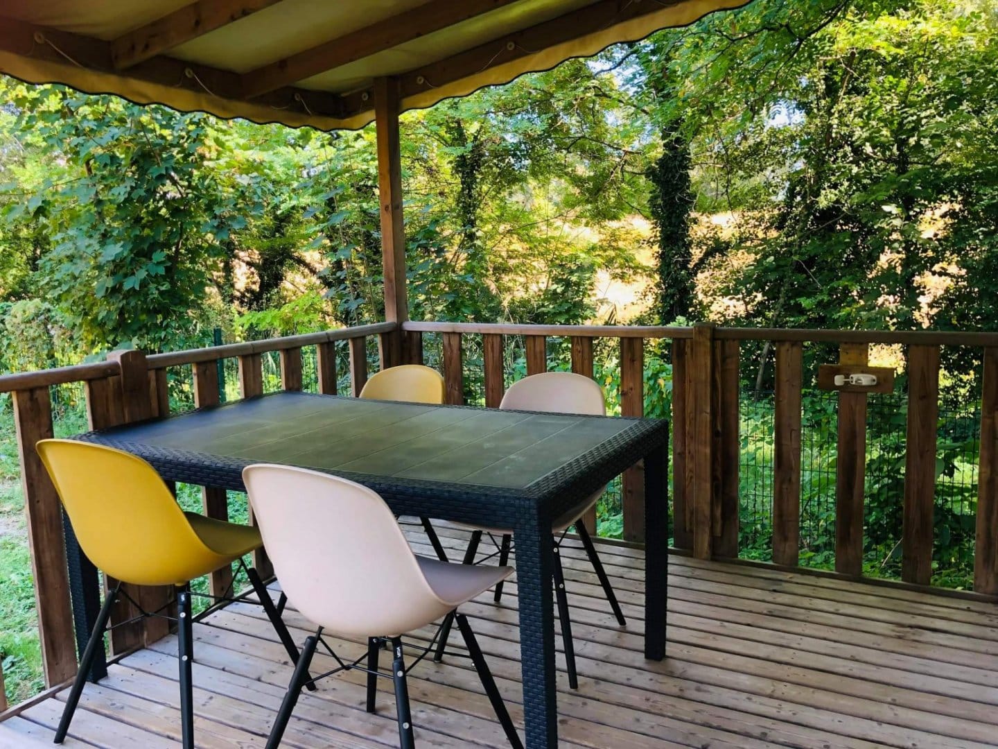 table terrasse mobil-home tout confort ardèche