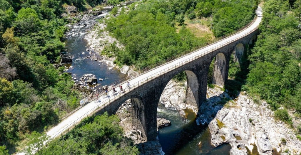 Brücke Ardèche Flussufer
