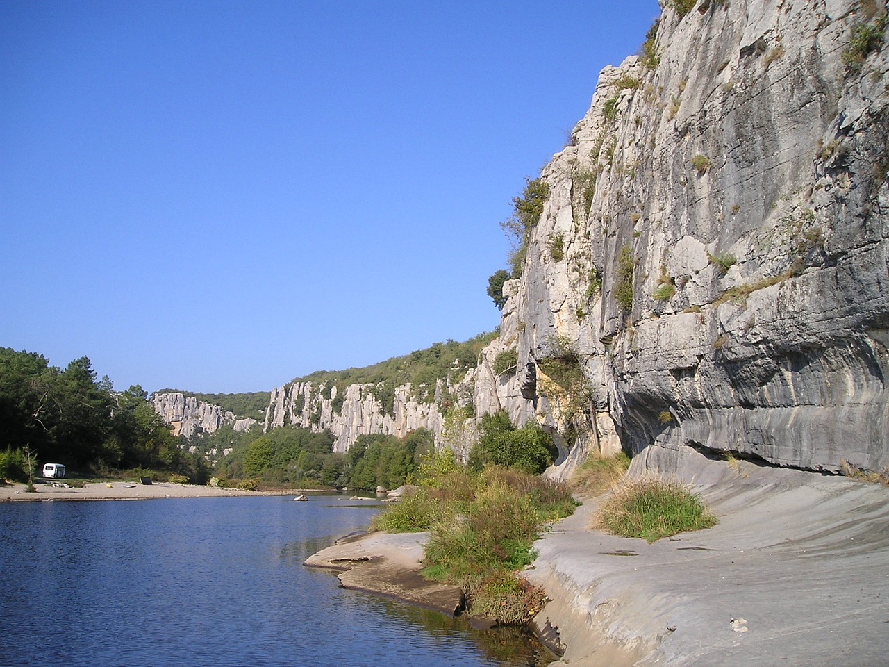 Vallée de l'Ardèche dans la Drôme